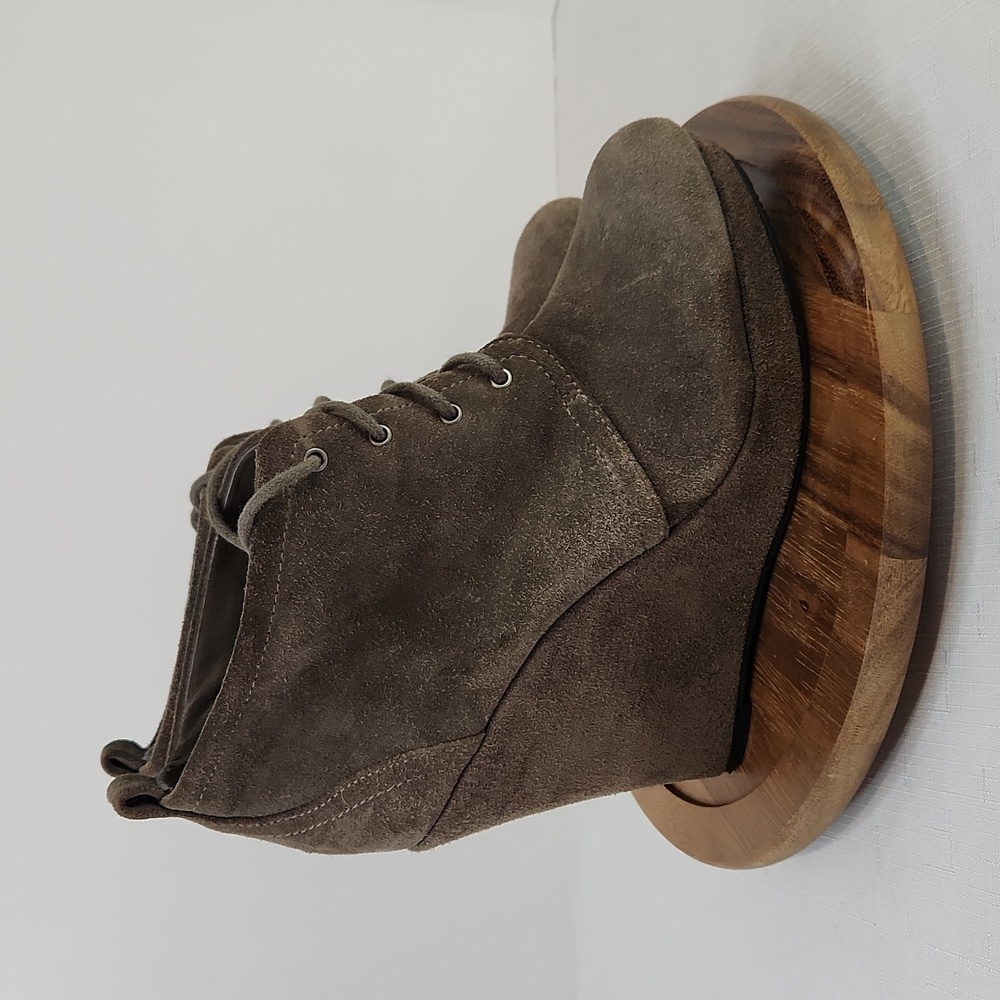 Jessica Simpson taupe Catcher platform Bootie. Size 7.5